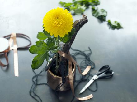 DIY: Zo maak je hangende chrysantenvaasjes Mooiwatbloemendoen.nl